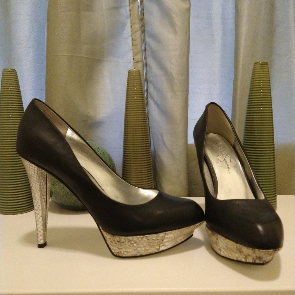 Shoes - Picture 4 of 6